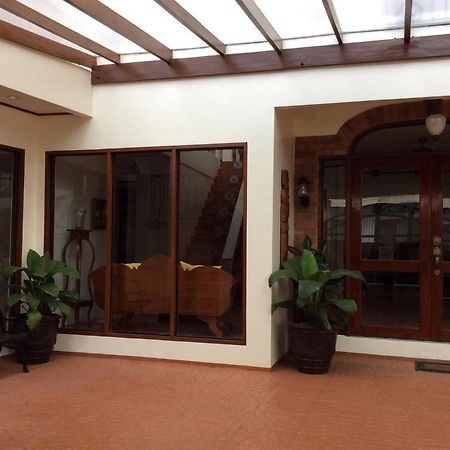 Casa Roces Bed & Breakfast Legazpi Bagian luar foto