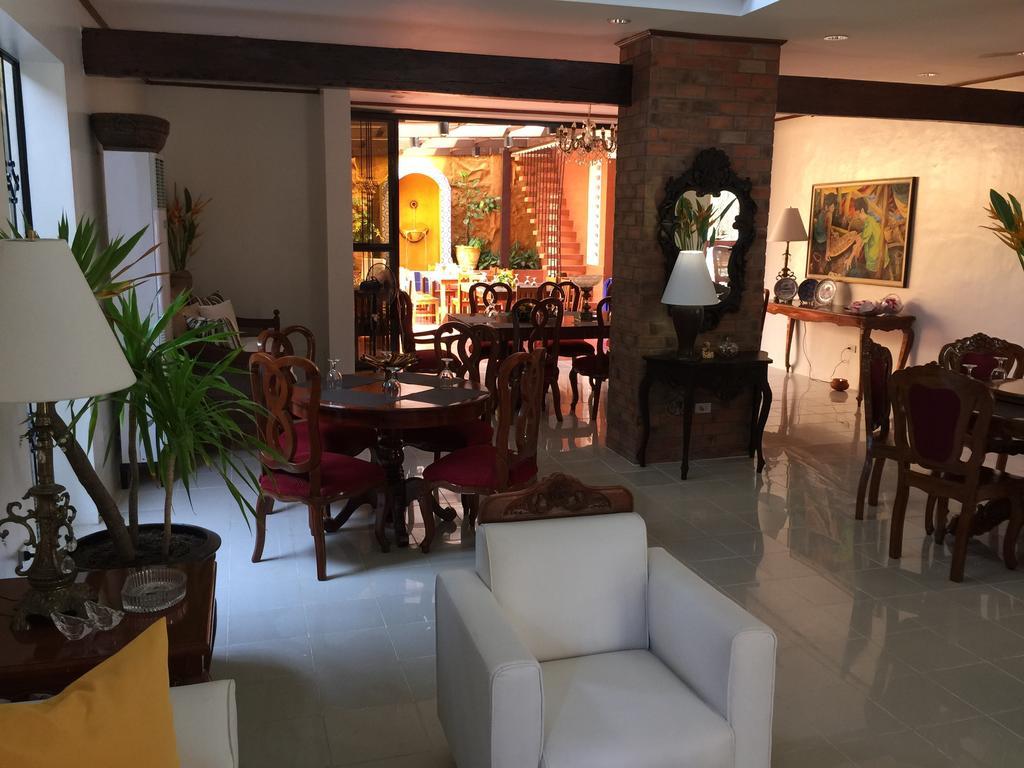 Casa Roces Bed & Breakfast Legazpi Bagian luar foto
