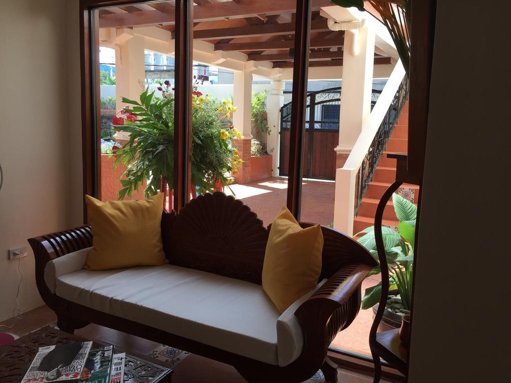 Casa Roces Bed & Breakfast Legazpi Bagian luar foto