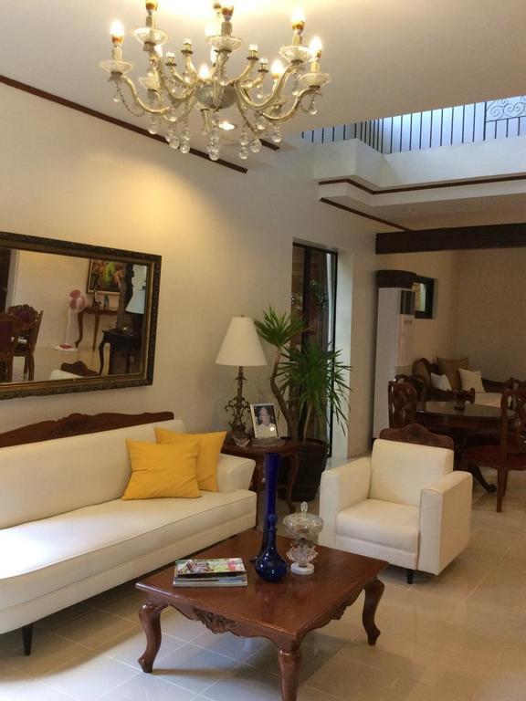 Casa Roces Bed & Breakfast Legazpi Bagian luar foto