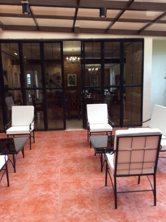 Casa Roces Bed & Breakfast Legazpi Bagian luar foto