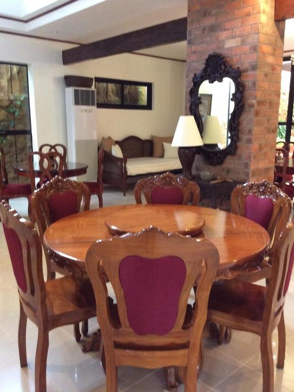 Casa Roces Bed & Breakfast Legazpi Bagian luar foto